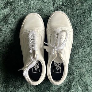 White Old Skool Vans 👟